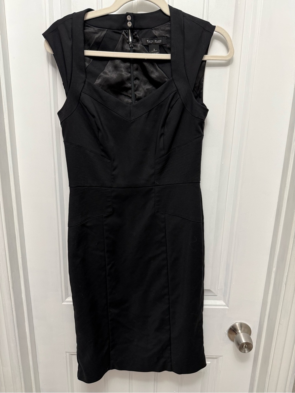 White House Black Market Size 2 Sleeveless Sheath Little Black Dress (27-4)
